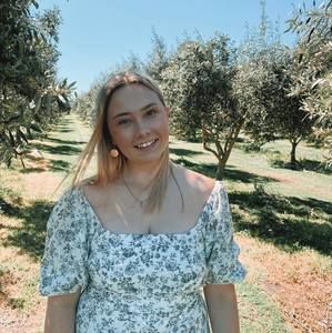 Meet your Posher, Holly